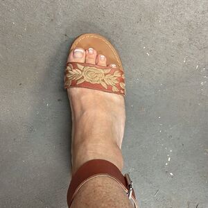 Latigo Anthropologie Tana Sandals Leather Size 10 Embroidered designs Boho